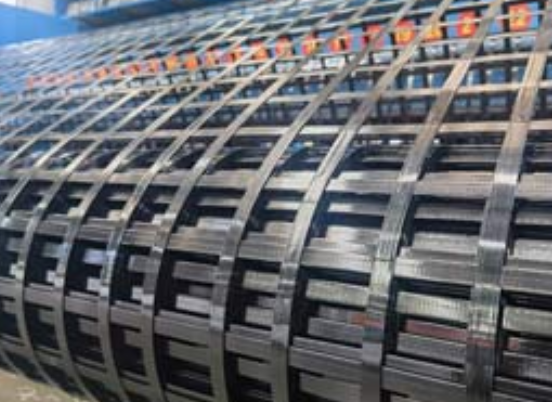 富源钢塑土工格栅：基建“隐形脊梁”的绿色智造与长寿命进化论